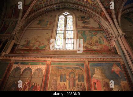 Die Basilika von San Francesco d'Assisi, Kirchenschiff der Oberen Basilika, Assisi, Umbrien, Italien Stockfoto