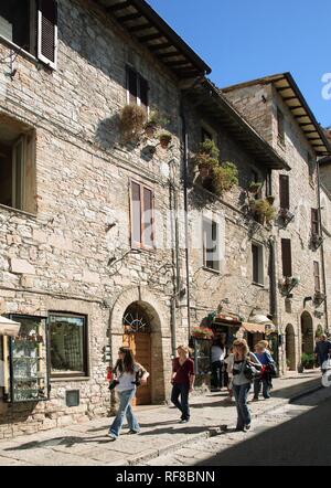 Gasse in der Altstadt, Assisi, Umbrien, Italien Stockfoto