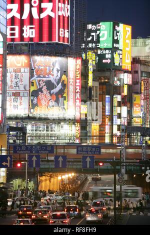 Leuchtreklamen, Unterhaltungs- und Einkaufsviertel in Shinjuku Subnade Straße, Stadtteil Shinjuku, Tokyo, Japan, Asien Stockfoto