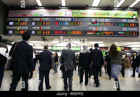 Tokyo Station: U-Bahn, Regional- und Fernverkehr und die Shinkansen Hochgeschwindigkeitszug, Tokio, Japan, Asien Stockfoto