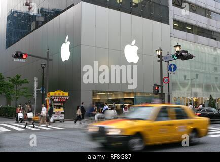 Apple Computer Store auf Chuo-dori Straße, Luxus Shopping- und Entertainmentviertel, Ginza, Tokyo, Japan, Asien Stockfoto