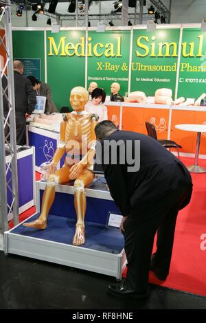 Medica 2007, der weltweit größten Fachmesse für medizinische Geräte und Technologien, Düsseldorf, Nordrhein-Westfalen Stockfoto