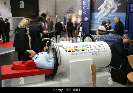 Medica 2007, der weltweit größten Fachmesse für medizinische Geräte und Technologien, Düsseldorf, Nordrhein-Westfalen Stockfoto