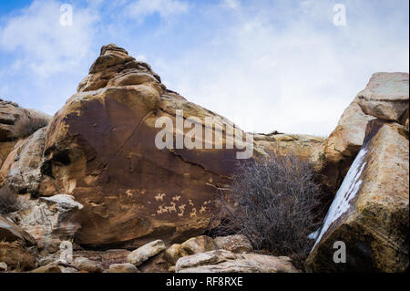 Winter ist eine große Zeit der Arches National Park in Utah, wenn der Park ist weniger überfüllt und es ist eine Chance, Schnee decke die Landschaft zu besuchen Stockfoto