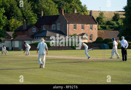 Bowerswaine Haus, gussage Allerheiligen, Dorset, die beinhaltet eine eigene große Cricketplatz Stockfoto