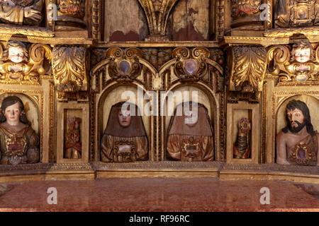 Sanctuary und Altarbild der Transit von St. Bernard, Kloster Alcobaça, Portugal Stockfoto