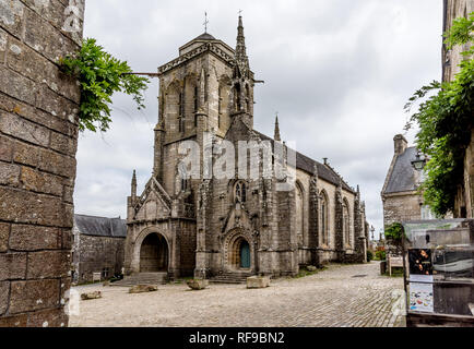 St. Ronan Kirche in dem kleinen Dorf Locronan in der Bretagne Stockfoto