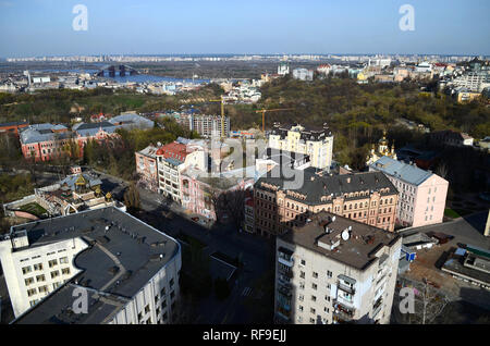 Frühling Panorama der Skyline von Kiew aus der Vogelperspektive, Ukraine Stockfoto