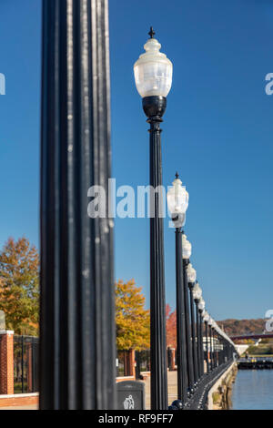 Washington, DC - Lampen entlang der Anacostia Riverwalk Trail. Stockfoto