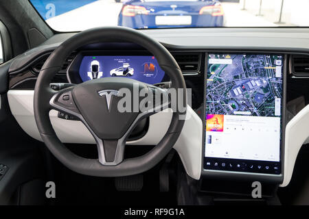 Brüssel - Jan 18, 2019: Innenansicht des Tesla Model X Luxus Elektroauto präsentiert an der 97th Brüsseler Motor Show 2019 Autosalon. Stockfoto