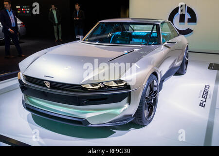 Brüssel - Jan 18, 2019: Peugeot e-Legende retro autonomen Concept Car präsentiert an der 97th Brüsseler Motor Show 2019 Autosalon. Stockfoto