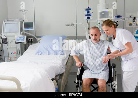 Private Hospital "Clinique Saint Exupery de Toulouse", Klinik in der Behandlung von Nierenerkrankungen spezialisiert, Nierenerkrankungen. Frau, Krankenschwester oder Stillenden. Stockfoto