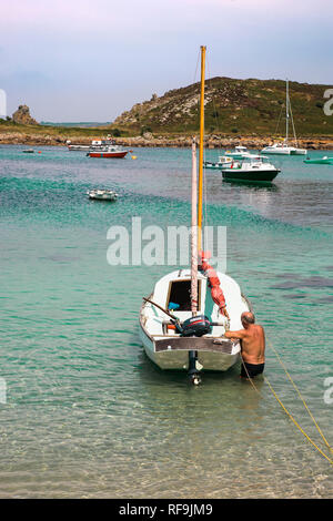 Die Verankerung von Porth Conger, St. Agnes, Isles of Scilly. MODEL RELEASED Stockfoto