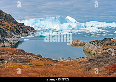 Eisberge Peeking um die Ecke in der Nähe der Icefjord Ilulissat, Grönland Stockfoto