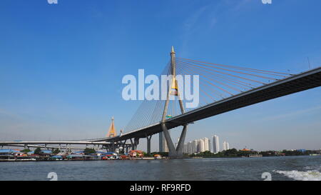 Mega Brücke über De: Chao Phraya in de: Phra Pradaeng, de: Thailand Stockfoto