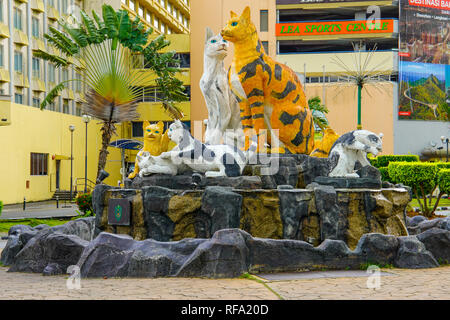 Statue von Katzen in Katzenliebhaber Stadt Kuching, Borneo, Malaysia. Stockfoto