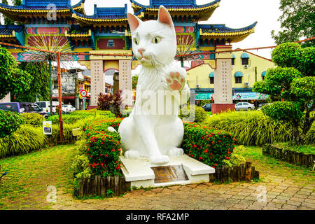 Statue von Katzen in Katzenliebhaber Stadt Kuching, Borneo, Malaysia. Stockfoto