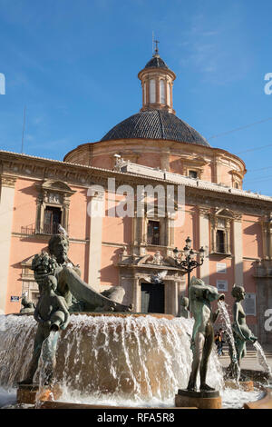 Die turia Brunnen und die Basílica de la Mare de Déu dels Desamparats, in Valencia, Spanien, Europa Stockfoto