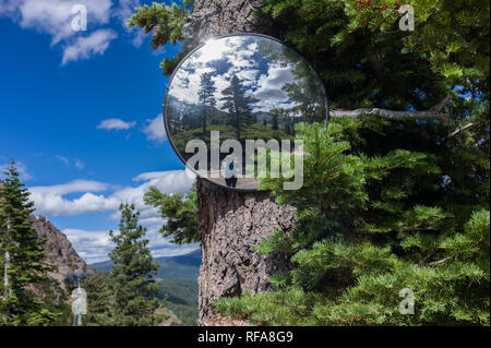 Squaw Valley ist ein Skigebiet in der Nähe von Lake Tahoe in Olympic Valley, Kalifornien, zum Wandern im Sommer geöffnet ist. Stockfoto