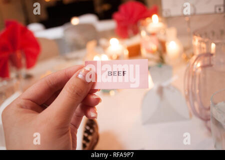 Essen Abendessen Etikett auf einer Hochzeitsfeier. Dies ist meine Hand Stockfoto