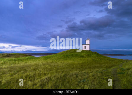 Leuchtturm im Sonnenuntergang, San Juan Island, WA, USA. Stockfoto