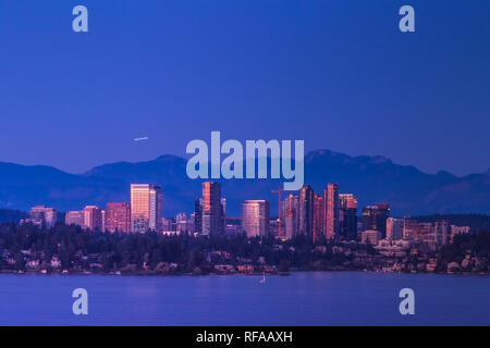 Downtown Skyline von Bellevue bei Nacht, Seattle, USA. Stockfoto