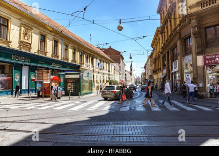 Platz Ban Josip Jelacic mit Touristen im Sommer in Zagreb Stockfoto