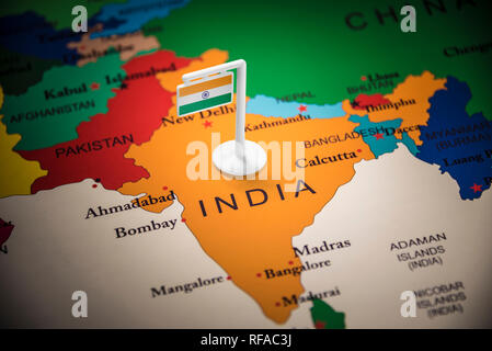 Indien markiert mit einer Flagge auf der Karte Stockfoto