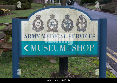 Zeichen außerhalb des Museums für Militär- und Medizin (Army Medical Services), Keogh Kasernen, Mytchett, Surrey, Großbritannien Stockfoto