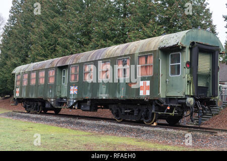 MOD Krankenwagen Waggon außerhalb des Museums für Militär- und Medizin, Keogh Kasernen, Mytchett, Surrey, Großbritannien Stockfoto