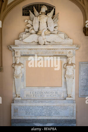 Bas Relief mit der Krönung von Ferdinando III und in der Vorhalle der Kathedrale von Palermo. Sizilien, Italien, Stockfoto