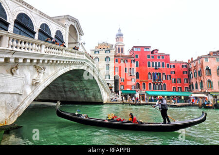 Venedig, Italien. 8 Nov, 2018. Die Rialto Brücke über den Canal Grande in Venedig zu sehen. Credit: Keith Mayhew/SOPA Images/ZUMA Draht/Alamy leben Nachrichten Stockfoto