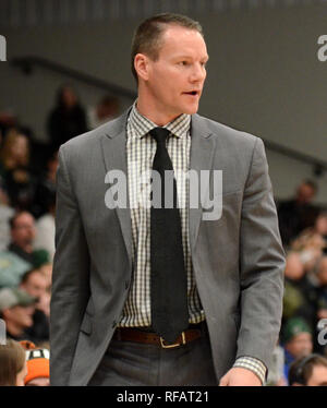 Oshkosh, Wisconsin, USA. 23 Jan, 2019. Wisconsin Herde Head Coach Jordan Brady schaut während eines NBA-G-League Spiel zwischen der windigen Stadt Stiere und der Wisconsin Herde am Menominee Nation Arena in Oshkosh, Wisconsin. Ricky Bassman/CSM/Alamy leben Nachrichten Stockfoto