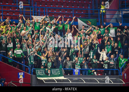 Foto Claudio Grassi/LaPresse 24 Maggio 2005 2019 Assago (MI) Italia sport Warenkorb AX Armani Exchange Olimpia Milano vs Zalgiris Kaunas - Turkish Airlines Eurolega 2018/2019 - Mediolanum Forum. Nella Foto: Ich tifosi dello Zalgiris Kaunas Foto Claudio Grassi/LaPresse Januar 24, 2019 Assago (MI) Italien sport Warenkorb AX Armani Exchange Olimpia Mailand vs Zalgiris Kaunas - Turkish Airlines EuroLeague 2018/2019 - Mediolanum Forum. Im Bild: zalgiris Kaunas Unterstützer Stockfoto