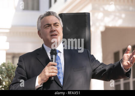 Austin, Texas, USA. 24 Jan, 2019. Botschafter Joe Hockey von Australien Besuche während der großen Gehilfen Australia-Texas Grill im Governor's Mansion. Abbott und Hockey gearbeitet, um die Beziehungen zwischen den Verbündeten über Landwirtschaft und High Tech vor dem Essen Australische vegemite verbrannten Enden und heartbrand akaushi stärken. Credit: Bob Daemmrich/ZUMA Draht/Alamy leben Nachrichten Stockfoto