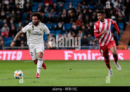 Von Real Madrid Marcelo Vieira und Gironas FC Gorka Iraizoz während der Copa del Rey Match zwischen Real Madrid und FC Girona im Stadion Santiago Bernabeu. (Endstand: Real Madrid 4 Girona - FC2) Stockfoto