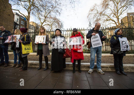 London, Großbritannien. 25 Jan, 2019. Vertreter des Englischen PEN Protest gegen die Art und Weise, in Saudi-arabien behandelt, Schriftsteller und Journalisten, die auch für die Vereinten Nationen eine unabhängige Untersuchung des Todes von Jamal Khashoggi zu intiate. Credit: George Cracknell Wright/Alamy leben Nachrichten Stockfoto