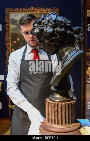 London, Großbritannien. 25. Januar, 2019. Bacchus Skulptur, Schätzung, 7 £ - £ 10.000 als Teil von Christie's Interieur Verkauf. Credit: Claire Doherty/Alamy leben Nachrichten Stockfoto