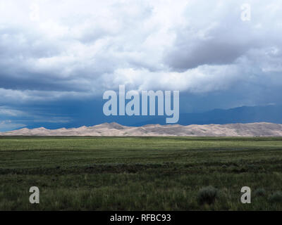 Sturm über Great Sand Dunes National Park in Colorado Stockfoto