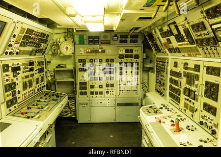 Die Geräte innerhalb des Atom-U-Boot der Französischen Marine Le Redoutable im maritimen Museum La Cite de La Mer in Cherbourg, Frankreich. Stockfoto