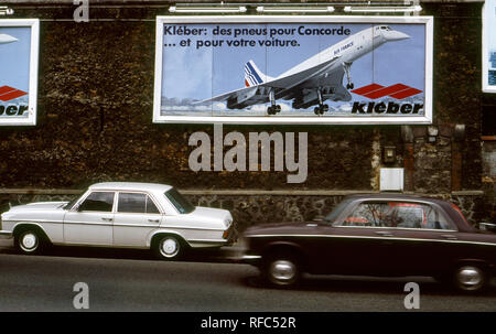 Für die Plakatwerbung Reifen für Concorde SST-Ebene, in den Straßen von Paris, Frankreich circa 1970 s Stockfoto