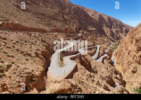 Dades Schlucht ist eine schöne Straße zwischen dem Atlasgebirge in Marokko, Afrika Stockfoto