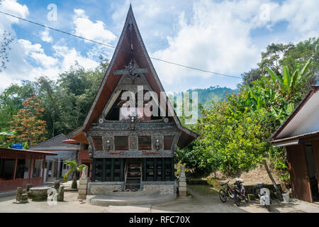 Lake Toba, Indonesien - Januar 2019: Batak Museum im Tuktuk, Lake Toba, Indonesien. Das Gebäude ist ein traditionelles Batak Haus Stockfoto