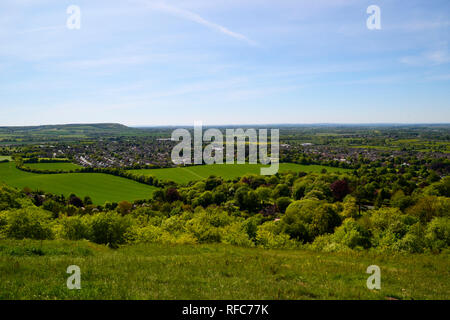 Ansicht der Princes Risborough von oben Whiteleaf Hill, Whiteleaf Kreuz, Buckinghamshire, Großbritannien. Stockfoto