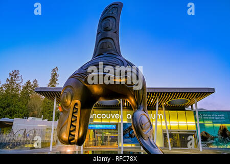 Bill Reid Bronze "Chef der Unterwasserwelt", Vancouver Aquarium, Stanley Park, Vancouver, British Columbia, Kanada Stockfoto