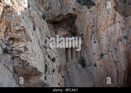 Eisenbahn in der Nähe von Royal Trail (El Caminito del Rey) in Schlucht Chorro, Provinz Malaga, Spanien, Europa Stockfoto