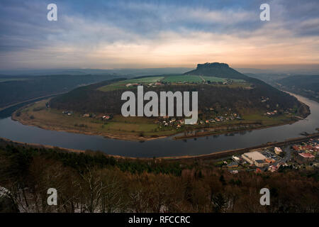 Blick auf die Elbe und den Lilienstein in der Sächsischen Schweiz. Stockfoto