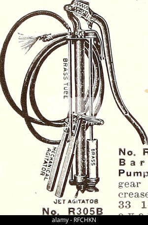 . Katalog 1945.. Samen Kataloge Kataloge; Gemüse; Blumen; Pflanzen Kataloge Kataloge; Gartengeräte und Zubehör Kataloge. Nr. R 336 I/2 B - Handliches Feldspritze Myers Barrel und Schaufel Spray Pumpen. Bitte beachten Sie, dass diese Bilder sind von der gescannten Seite Bilder, die digital für die Lesbarkeit verbessert haben mögen - Färbung und Aussehen dieser Abbildungen können nicht perfekt dem Original ähneln. extrahiert. Magnolia Seed Company; Henry G. Gilbert Baumschule und Saatgut Handel Katalog Kollektion. Dallas, Texas: Magnolie Seed Co. Stockfoto