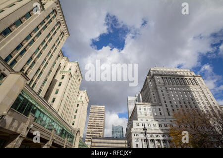 Panorama der alten Stein Wolkenkratzer und Hochhäuser Bürotürme in Montreal Downtown, auf Platz Victoria Square. Montreal ist die historische wirtschaftliche Drehscheibe von Stockfoto