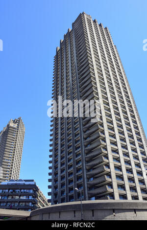 Cromwell Turm, die Barbican Estate, Seidenstraße, Barbican, London, Greater London, England, Vereinigtes Königreich Stockfoto